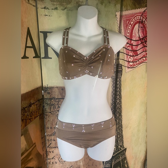 The Lineup 2 piece Dancewear set, criss cross top (small-full), brief (medium) - Picture 8 of 9